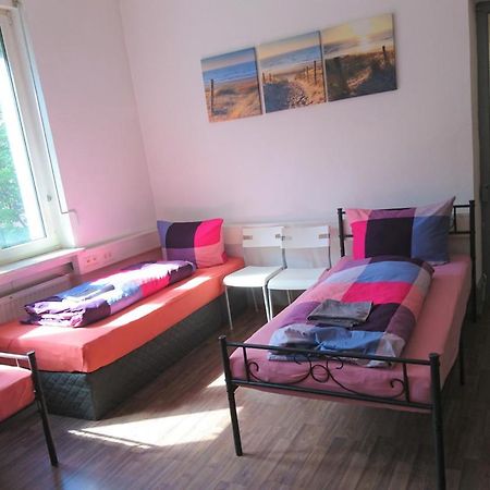 Nest City - Not A Hotel, Private Room With Shared Showers, No Parking, Breakfast, Or Kitchen, Towels Available For A Fee, Check-In 4 Pm To 11 Pm Konstanz Dış mekan fotoğraf