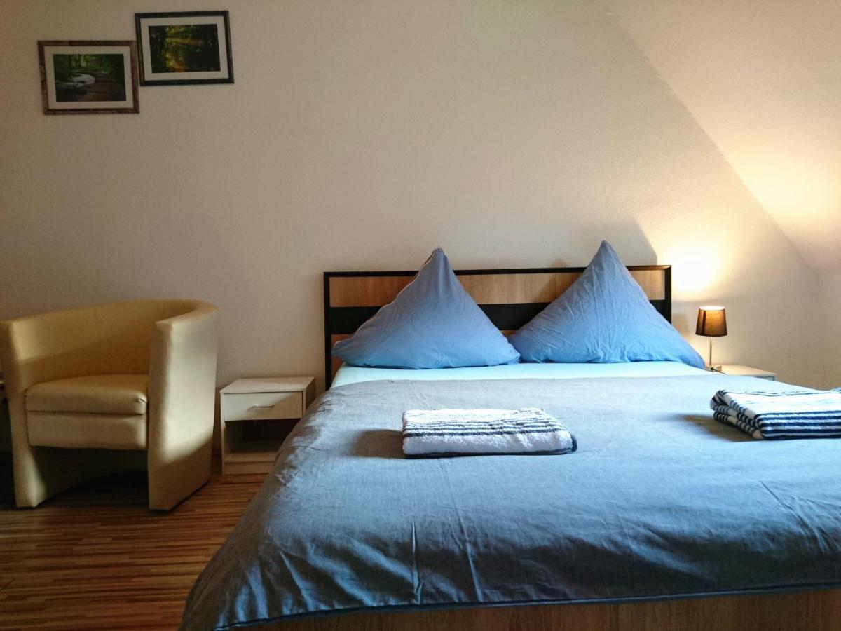 Nest City - Not A Hotel, Private Room With Shared Showers, No Parking, Breakfast, Or Kitchen, Towels Available For A Fee, Check-In 4 Pm To 11 Pm Konstanz Dış mekan fotoğraf