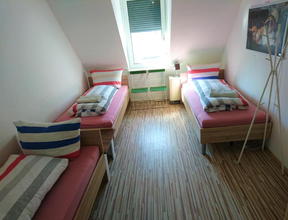 Nest City - Not A Hotel, Private Room With Shared Showers, No Parking, Breakfast, Or Kitchen, Towels Available For A Fee, Check-In 4 Pm To 11 Pm Konstanz Dış mekan fotoğraf