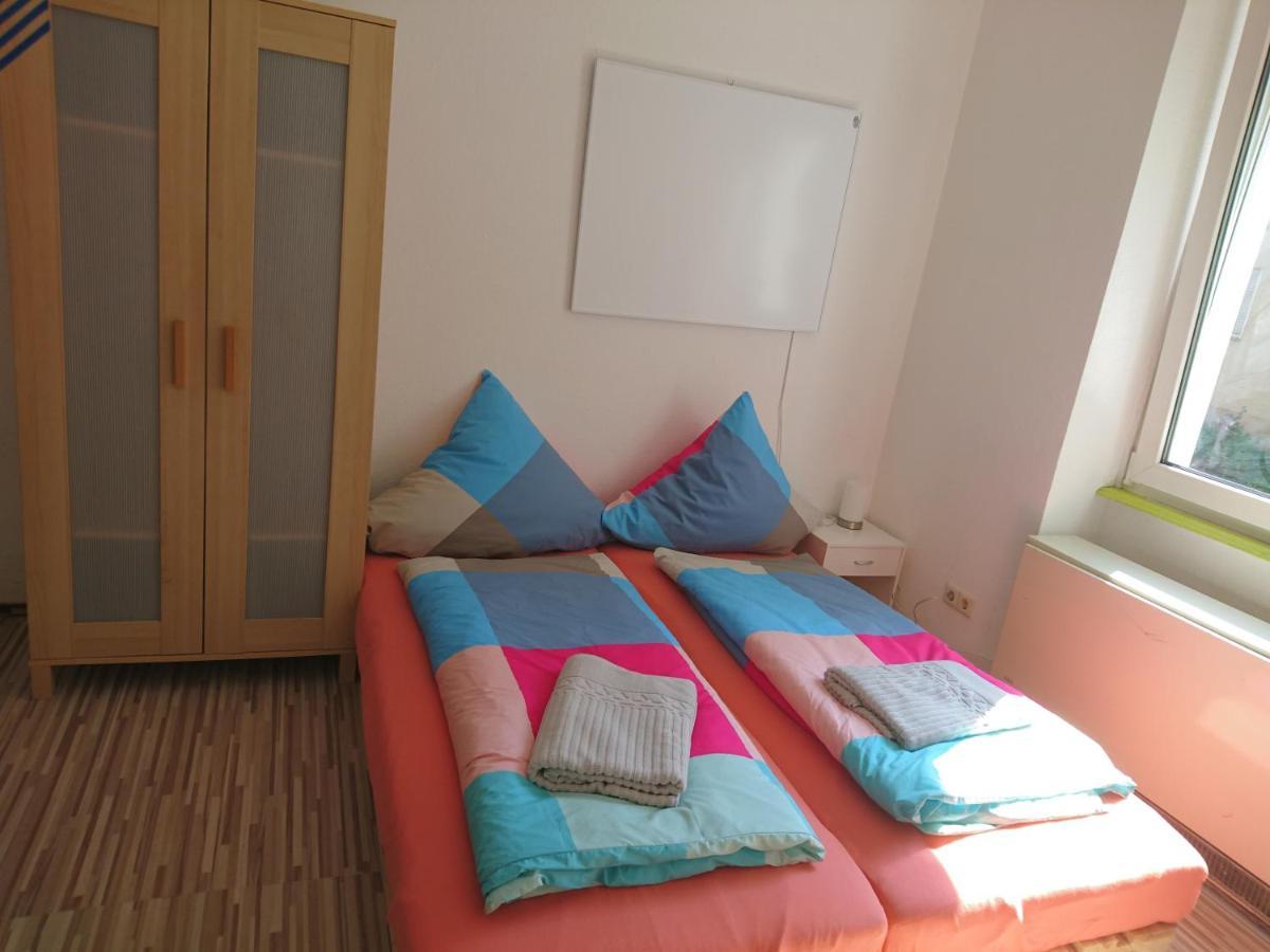 Nest City - Not A Hotel, Private Room With Shared Showers, No Parking, Breakfast, Or Kitchen, Towels Available For A Fee, Check-In 4 Pm To 11 Pm Konstanz Dış mekan fotoğraf